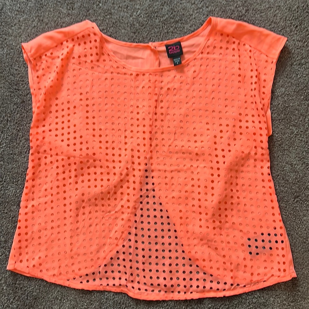 Summer top with open back